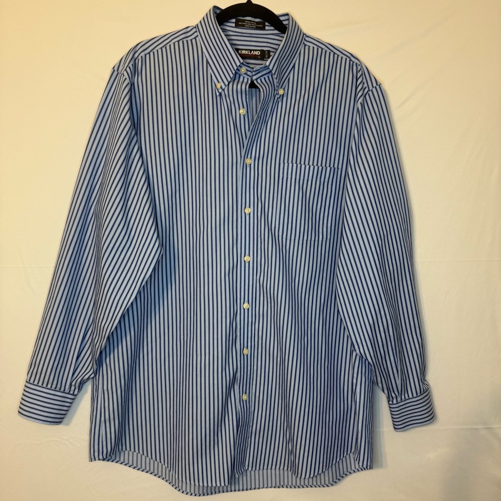 Kirkland Signature Blue Casual Button Down Shirt. A16